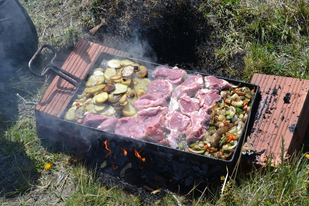 Camping Y Hostal El Ovejero El Calafate Exterior photo