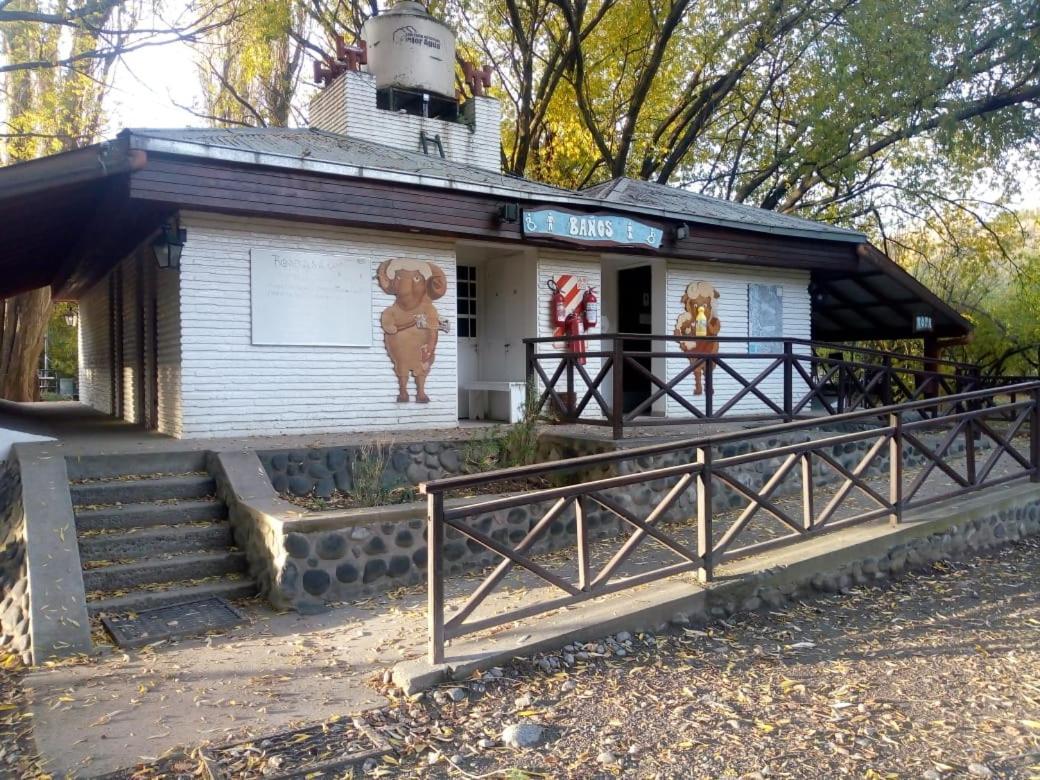 Camping Y Hostal El Ovejero El Calafate Exterior photo